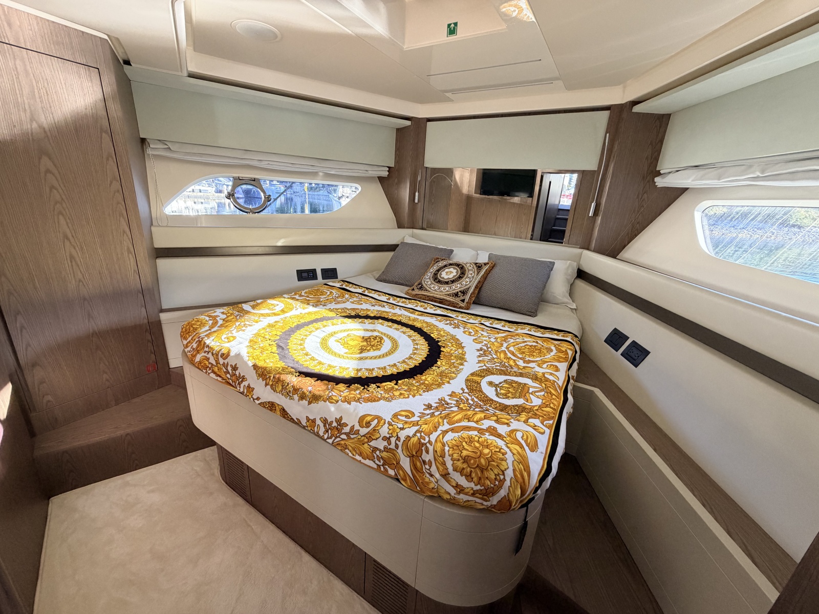2020 Ferretti Yachts 550 Fly