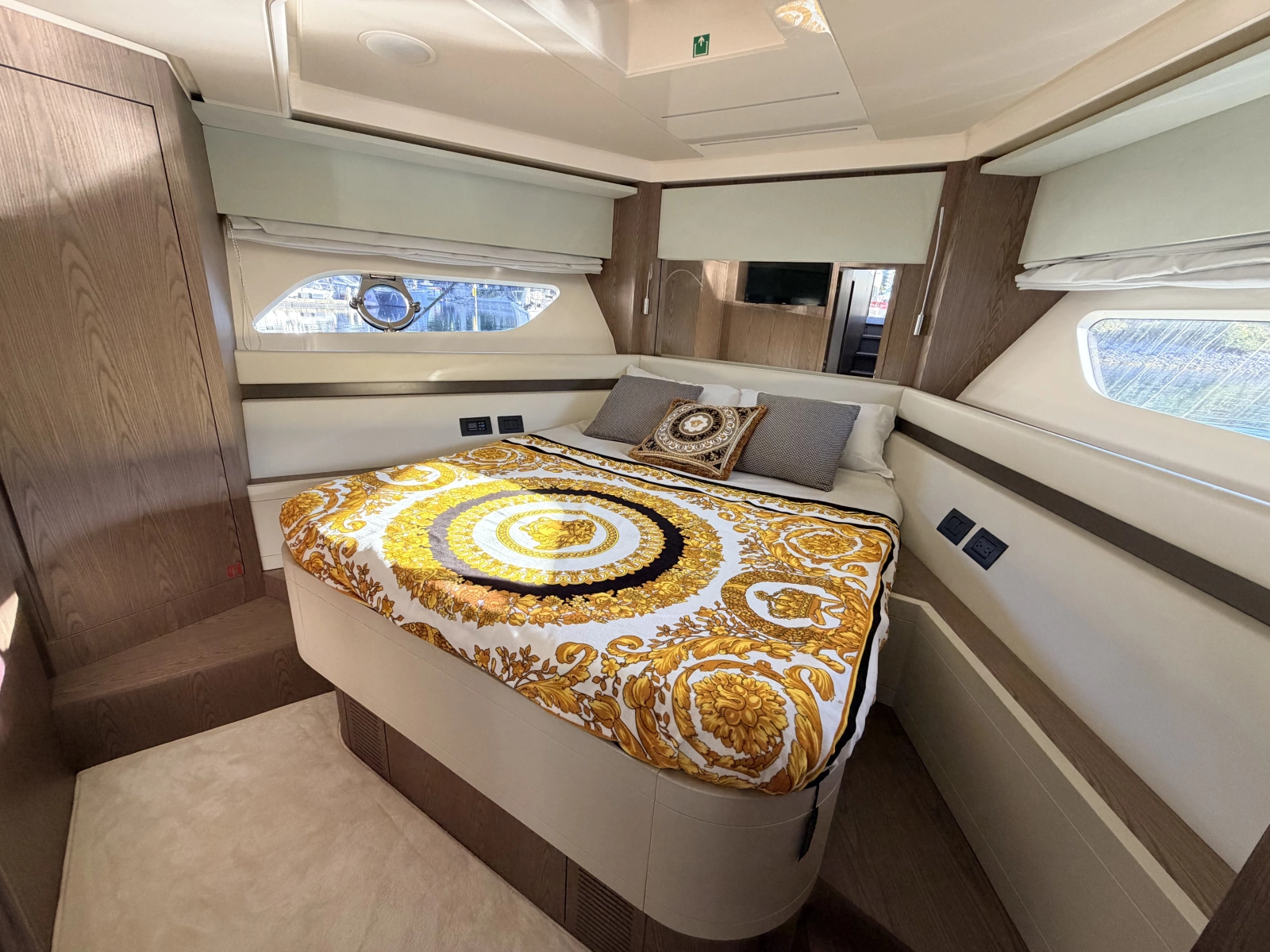 2020 Ferretti Yachts 550 Fly