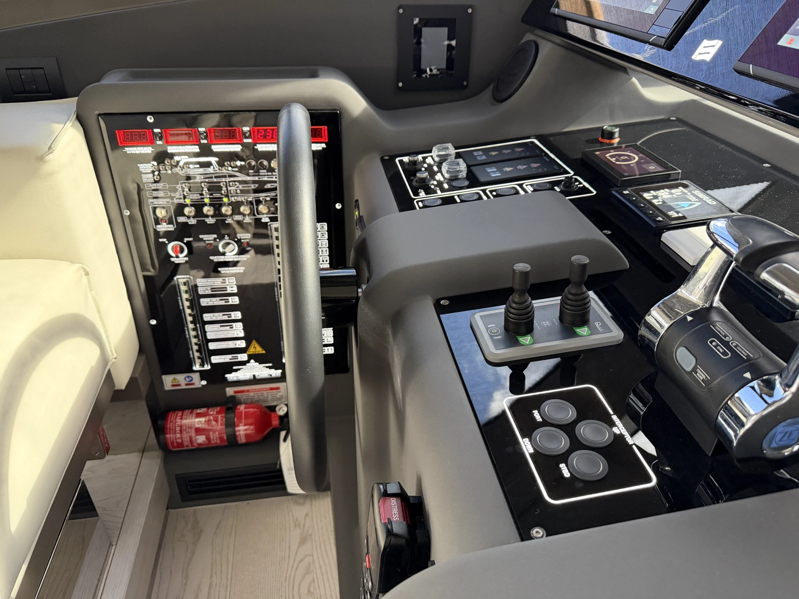 2020 Ferretti Yachts 550 Fly