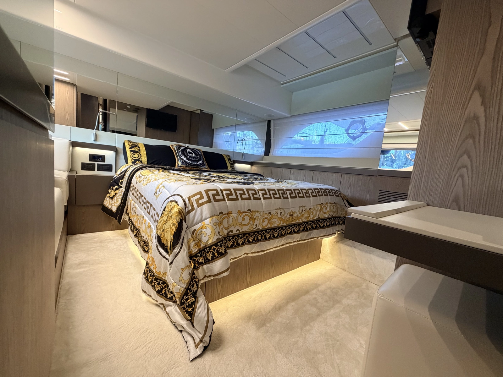 2020 Ferretti Yachts 550 Fly