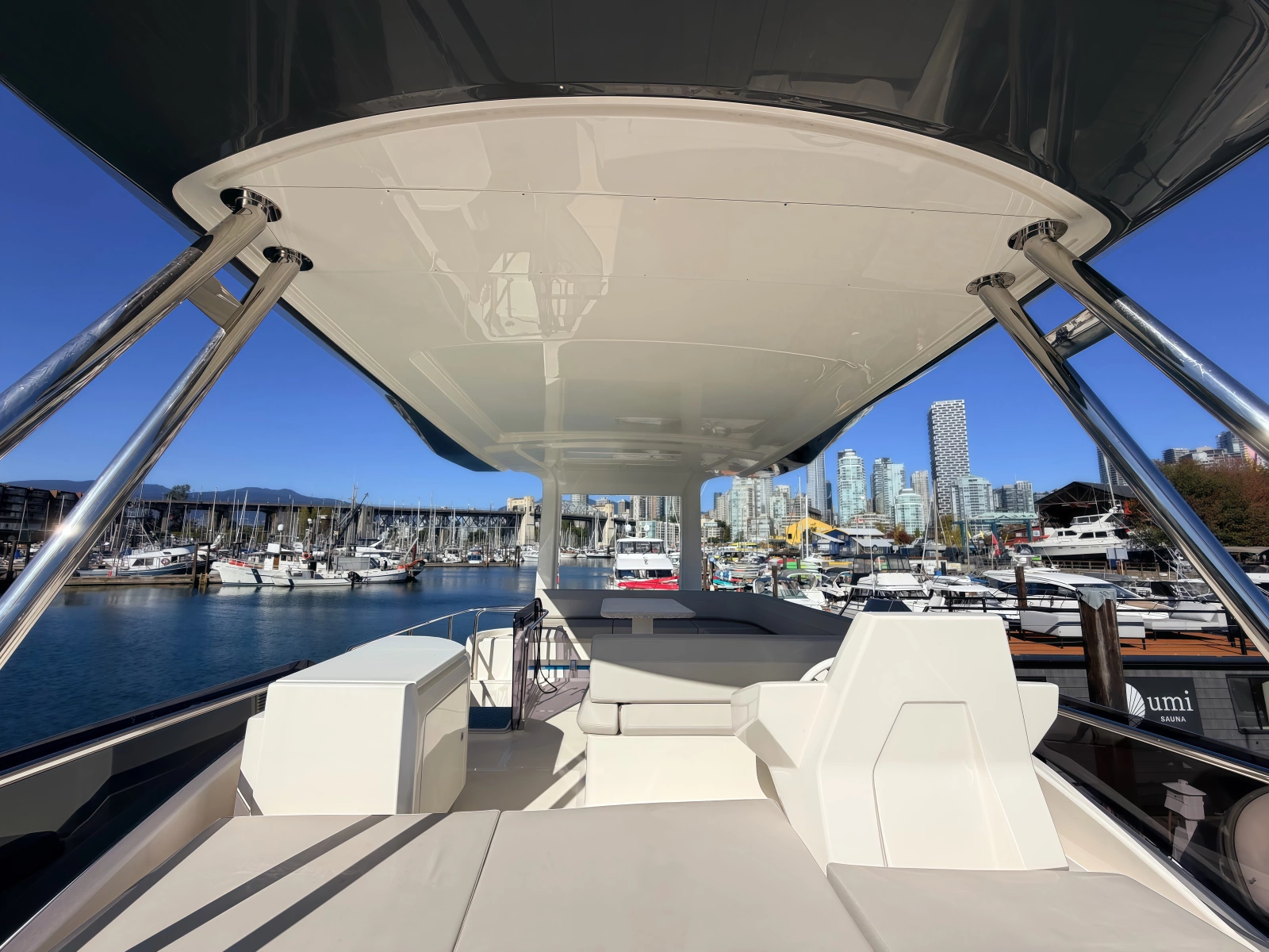 2020 Ferretti Yachts 550 Fly