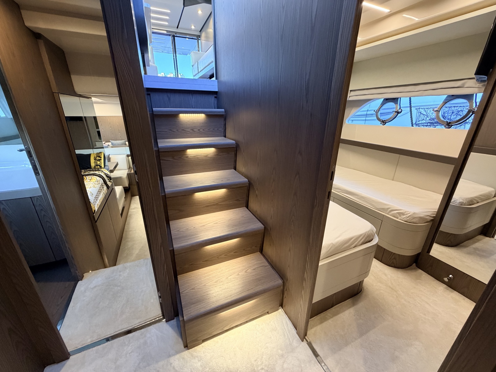 2020 Ferretti Yachts 550 Fly