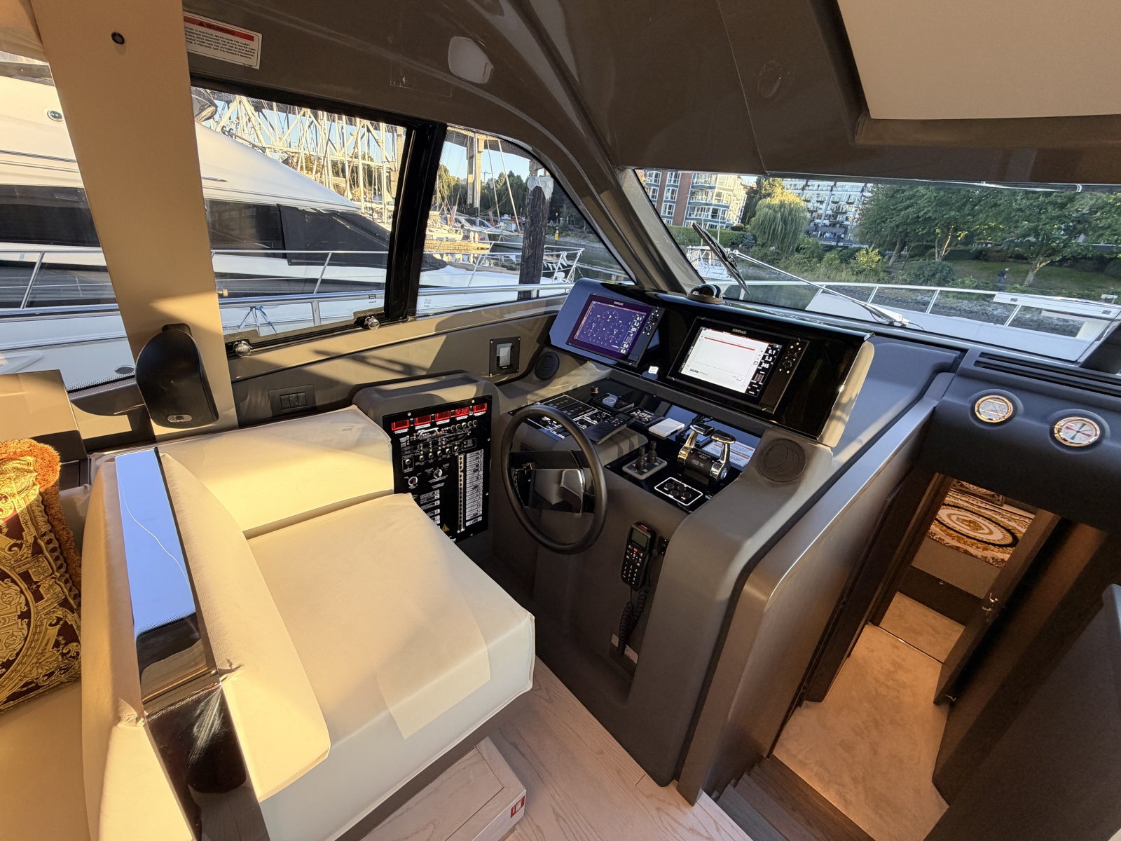 2020 Ferretti Yachts 550 Fly