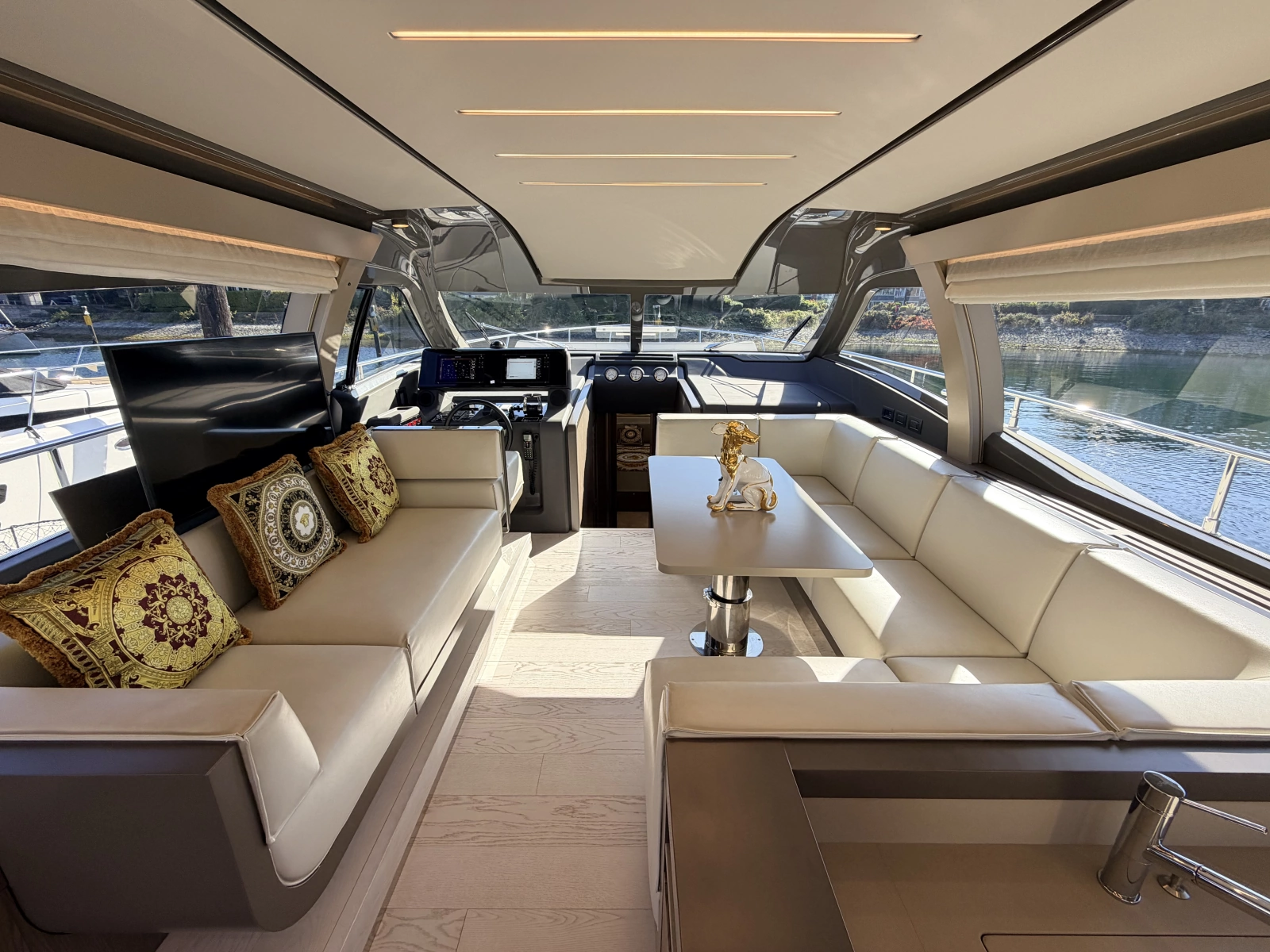 2020 Ferretti Yachts 550 Fly
