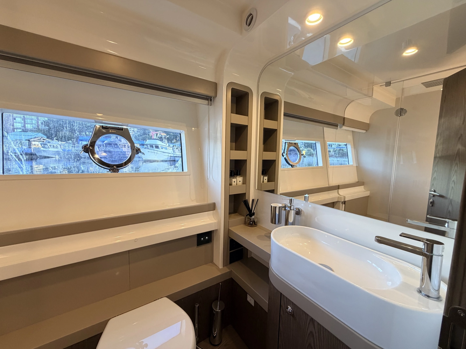 2020 Ferretti Yachts 550 Fly