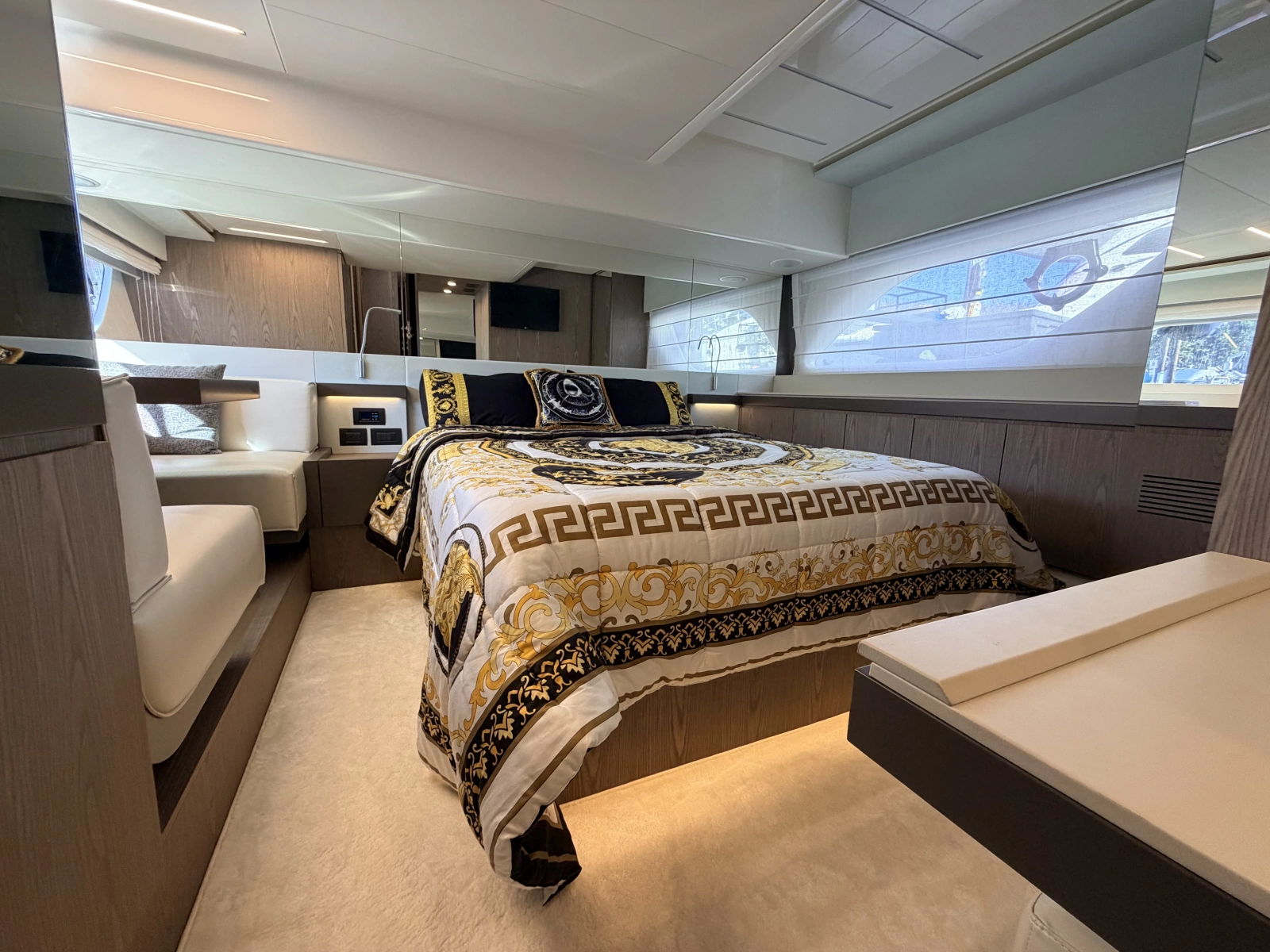 2020 Ferretti Yachts 550 Fly