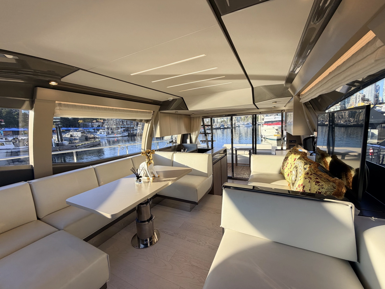 2020 Ferretti Yachts 550 Fly