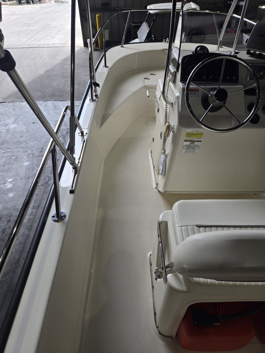 2010 Boston Whaler 170 Montauk