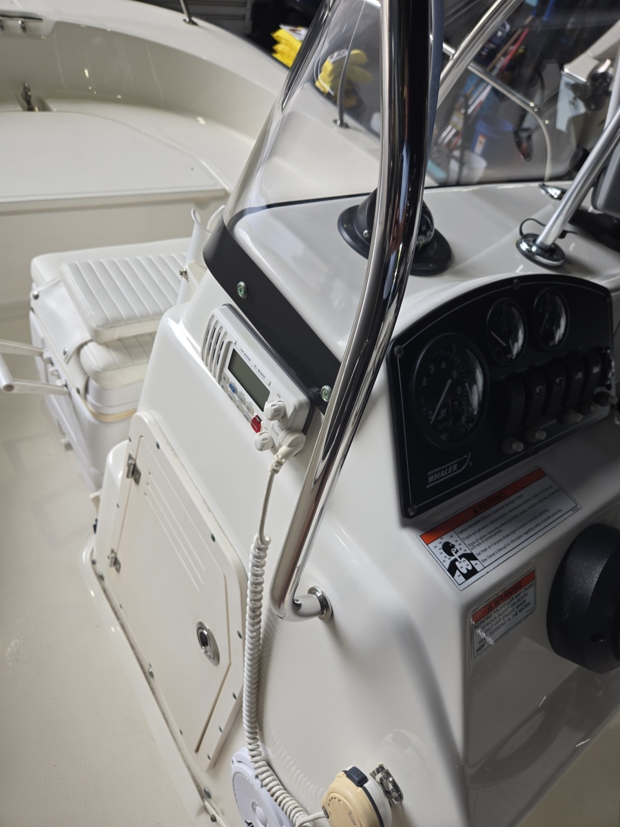 2010 Boston Whaler 170 Montauk