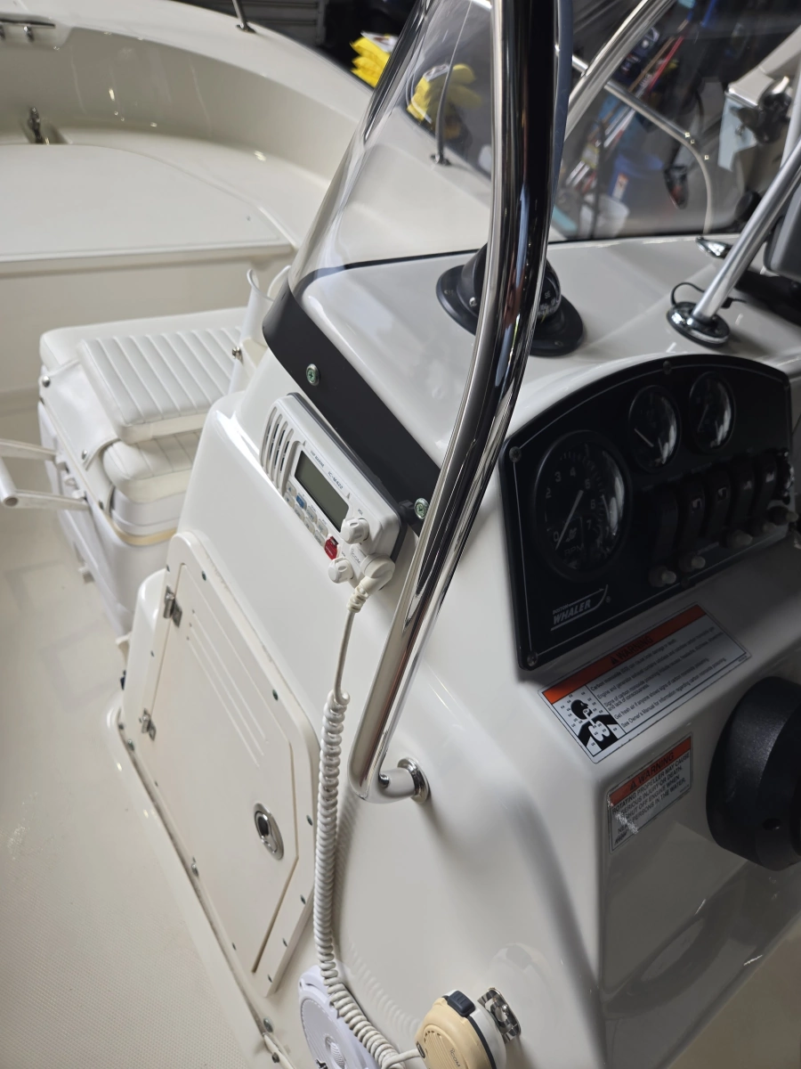 2010 Boston Whaler 170 Montauk