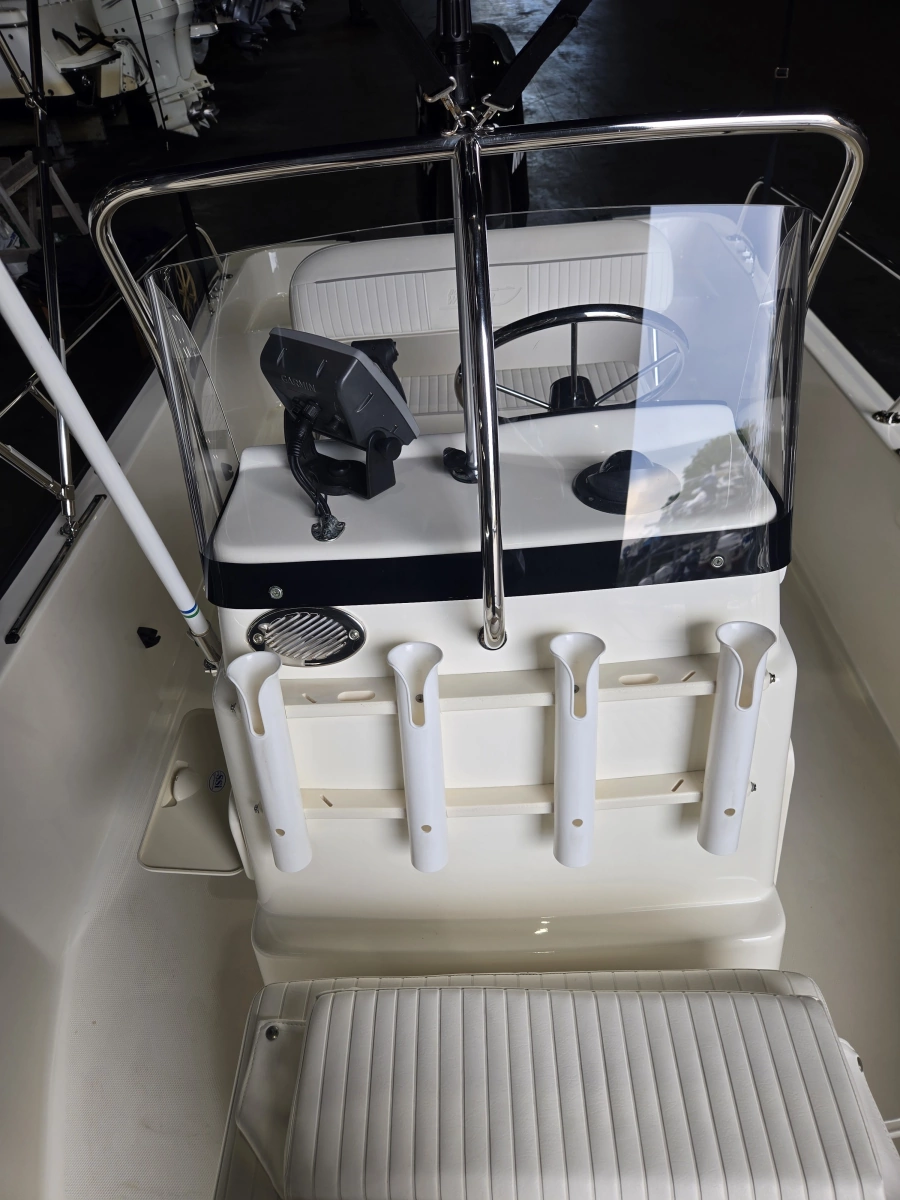 2010 Boston Whaler 170 Montauk