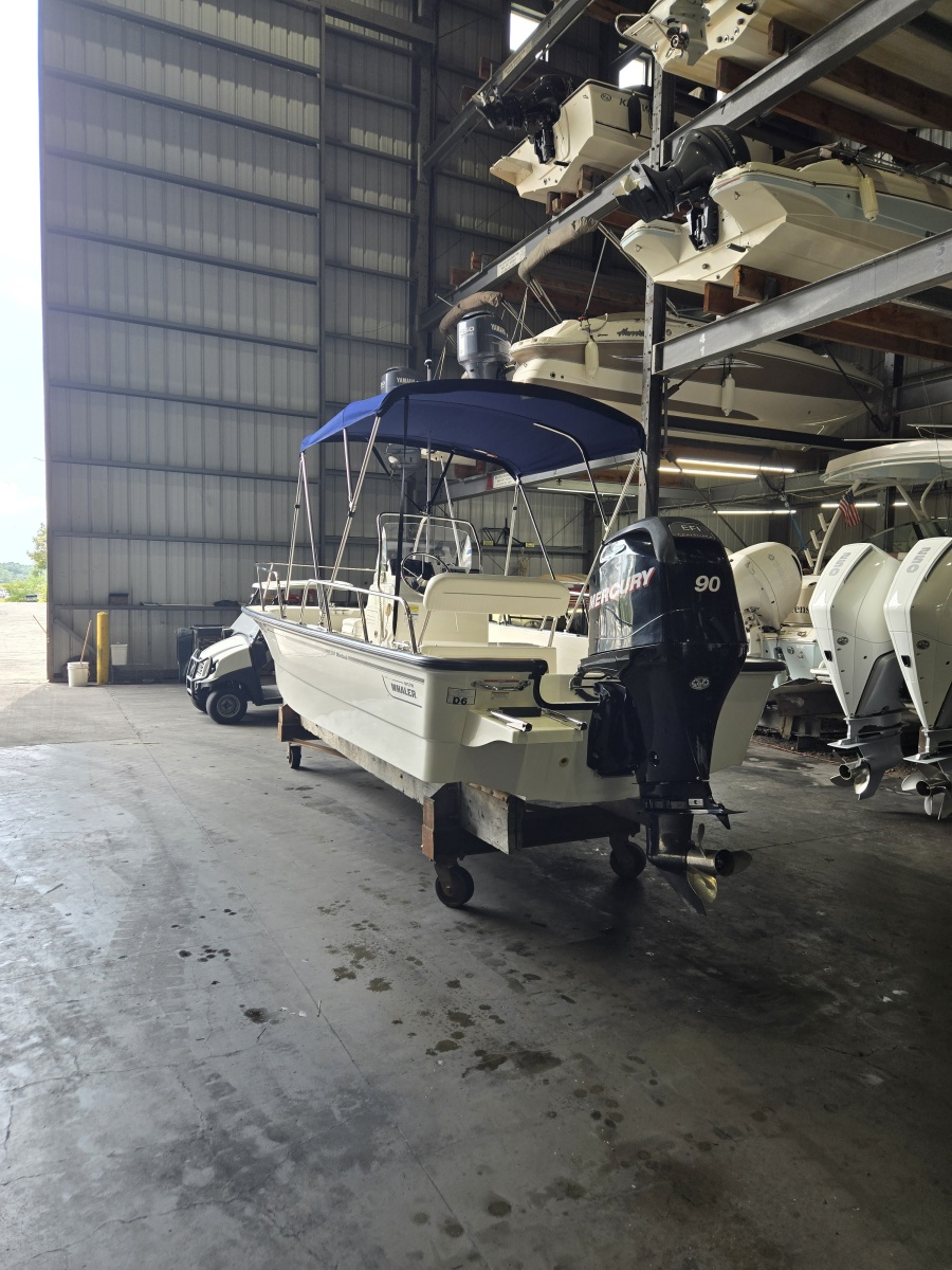 2010 Boston Whaler 170 Montauk