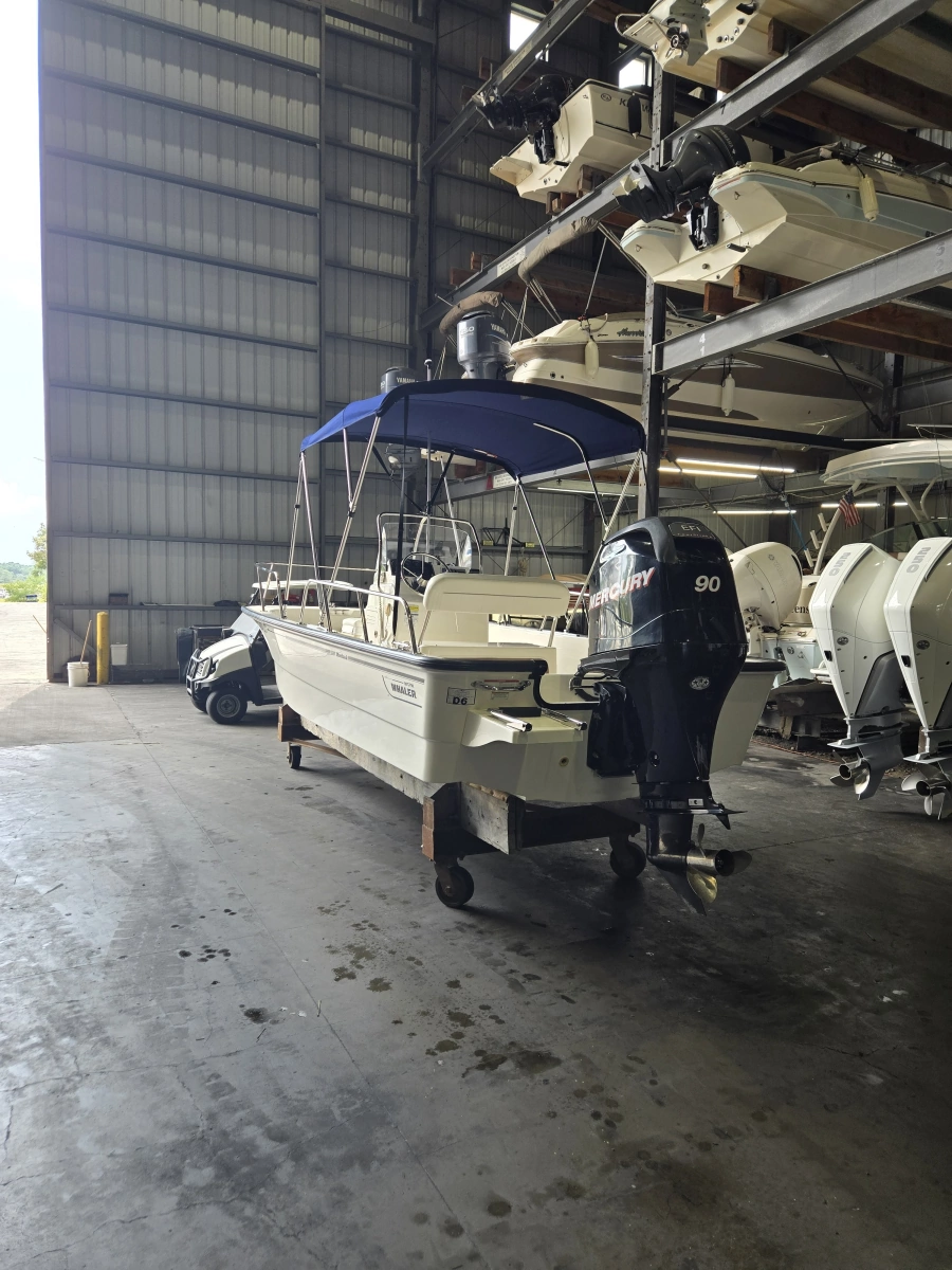 2010 Boston Whaler 170 Montauk