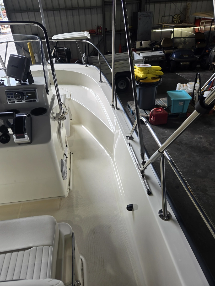 2010 Boston Whaler 170 Montauk