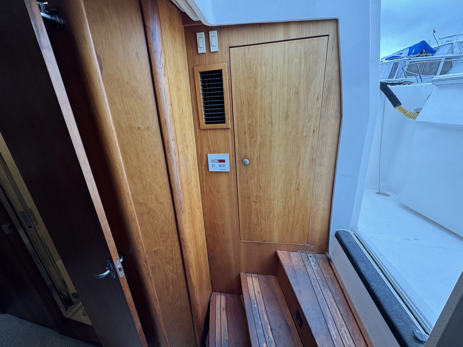 2004 Mainship 