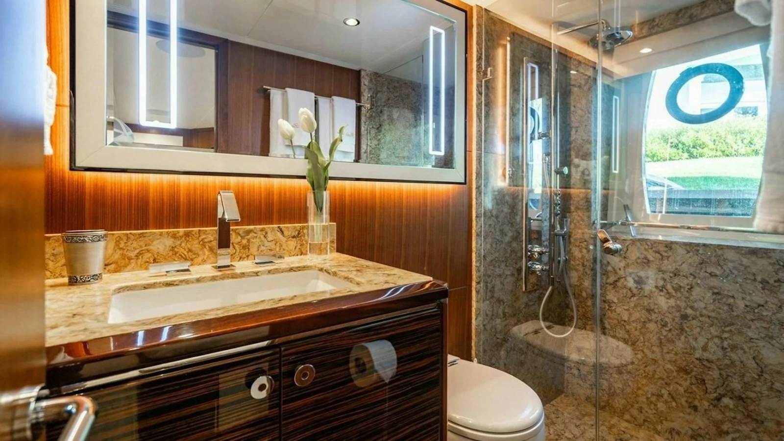 Queen Guest En-Suite Head