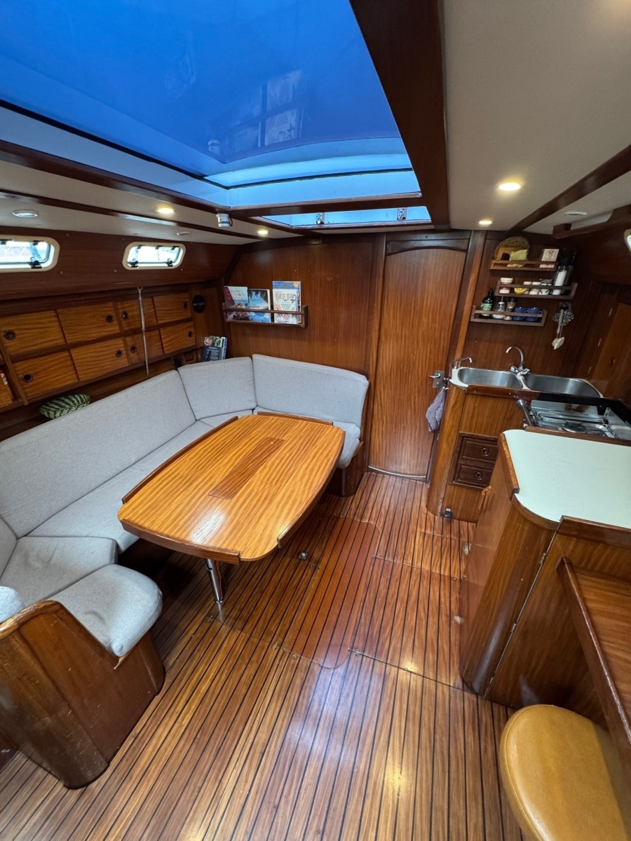 1990 Elan 43