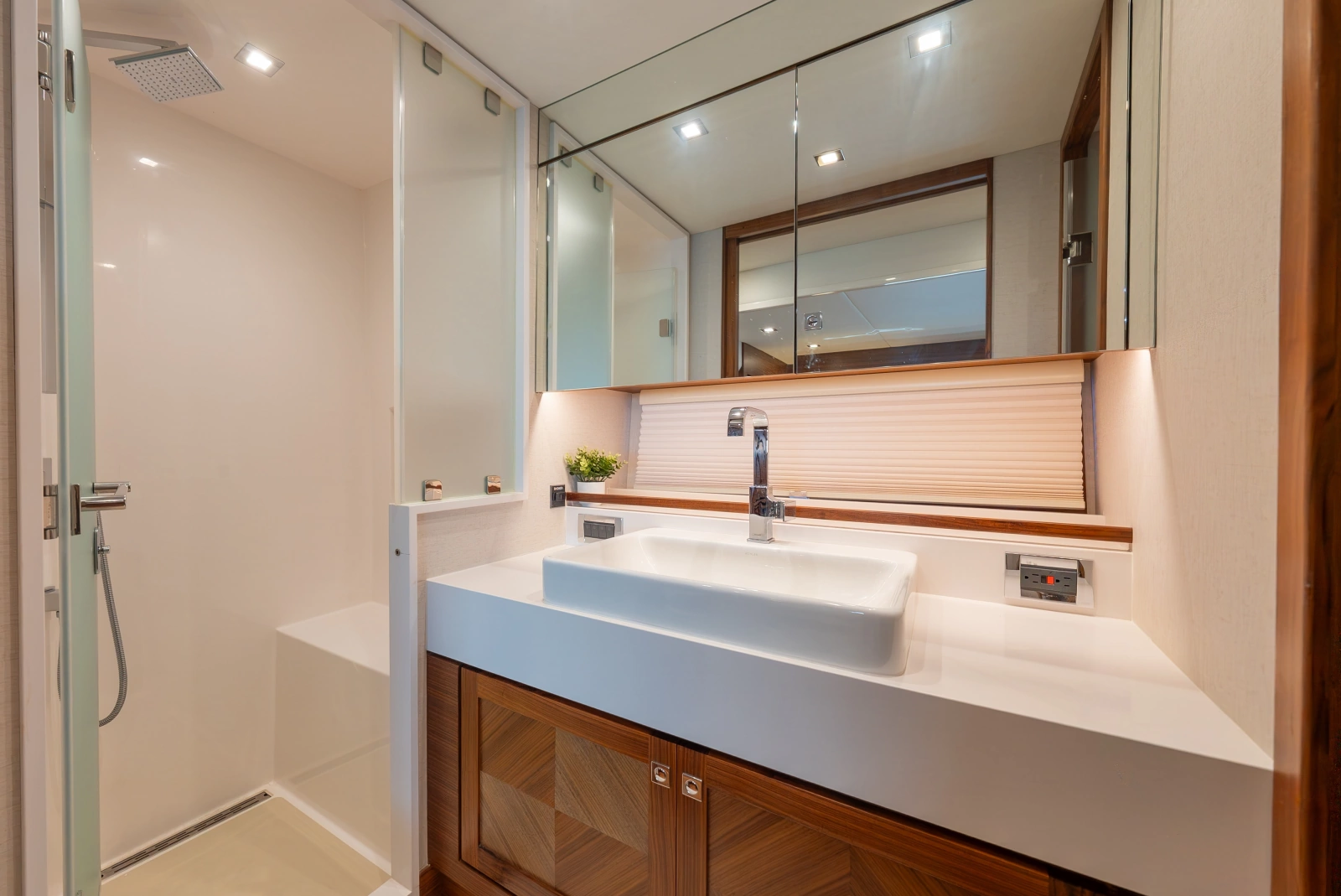 SUMMIT 54 54ft Summit Yacht For Sale