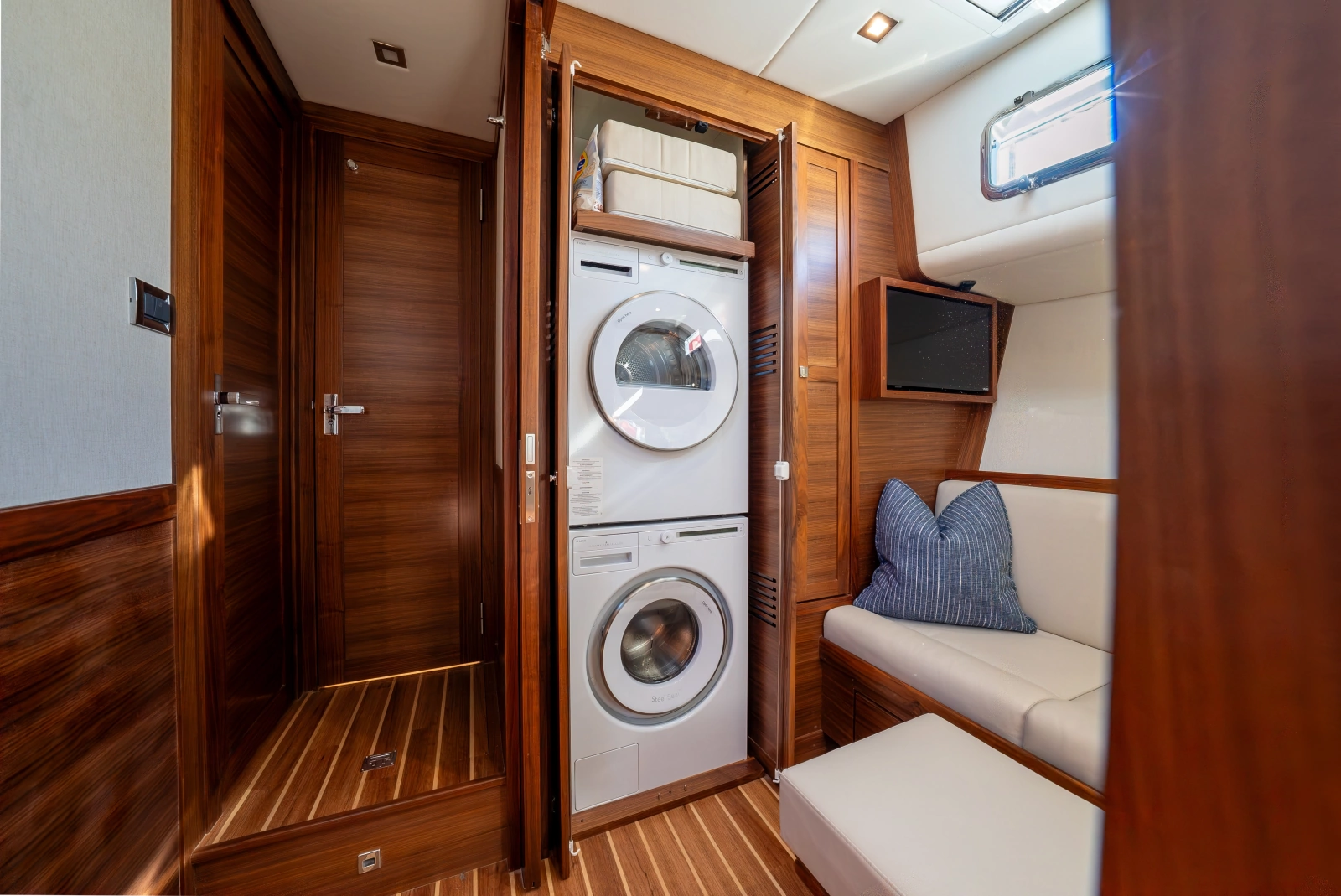 SUMMIT 54 54ft Summit Yacht For Sale