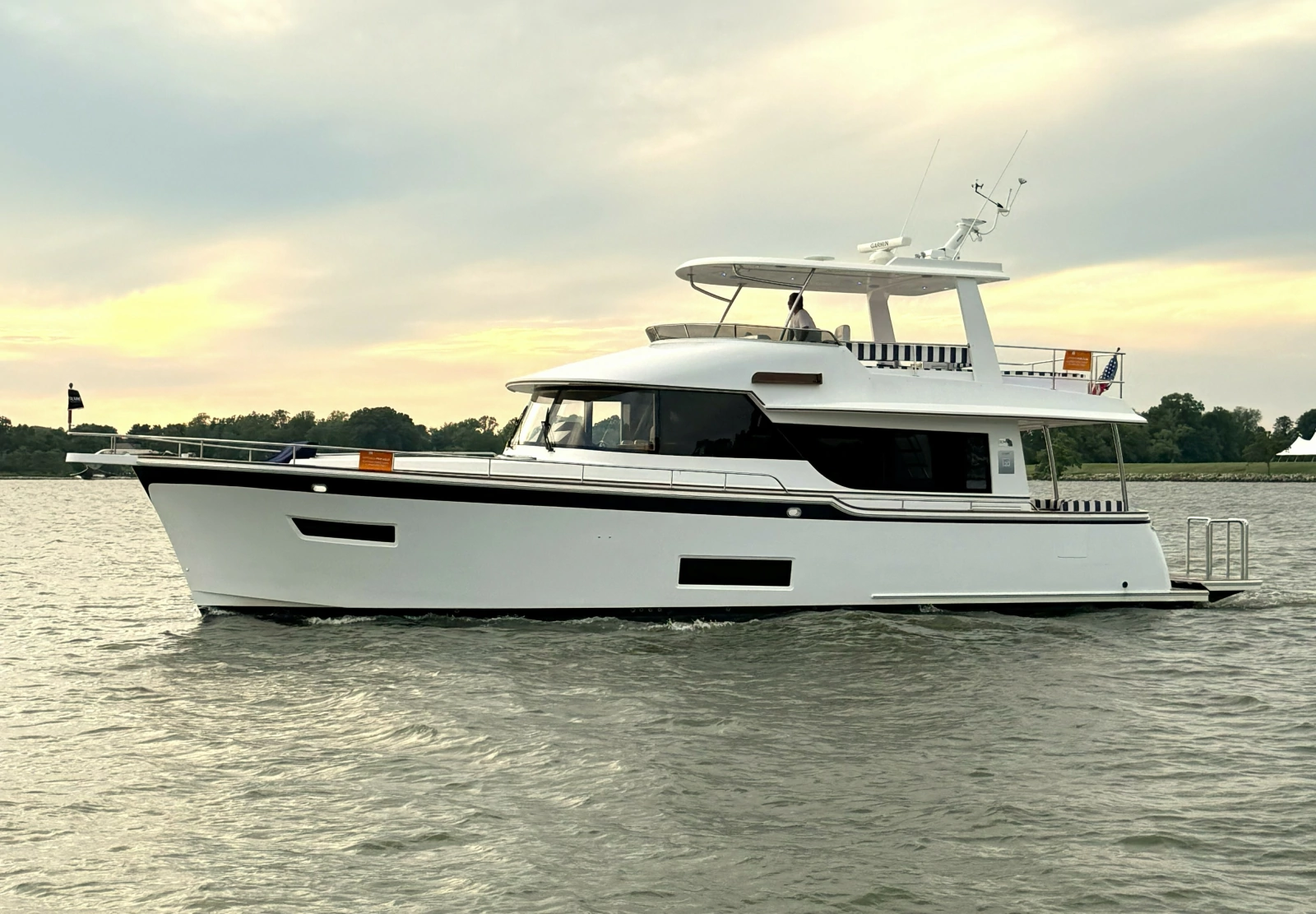2025 Summit 54 Motor Yacht