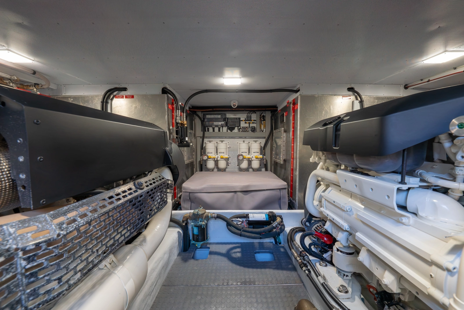 SUMMIT 54 54ft Summit Yacht For Sale