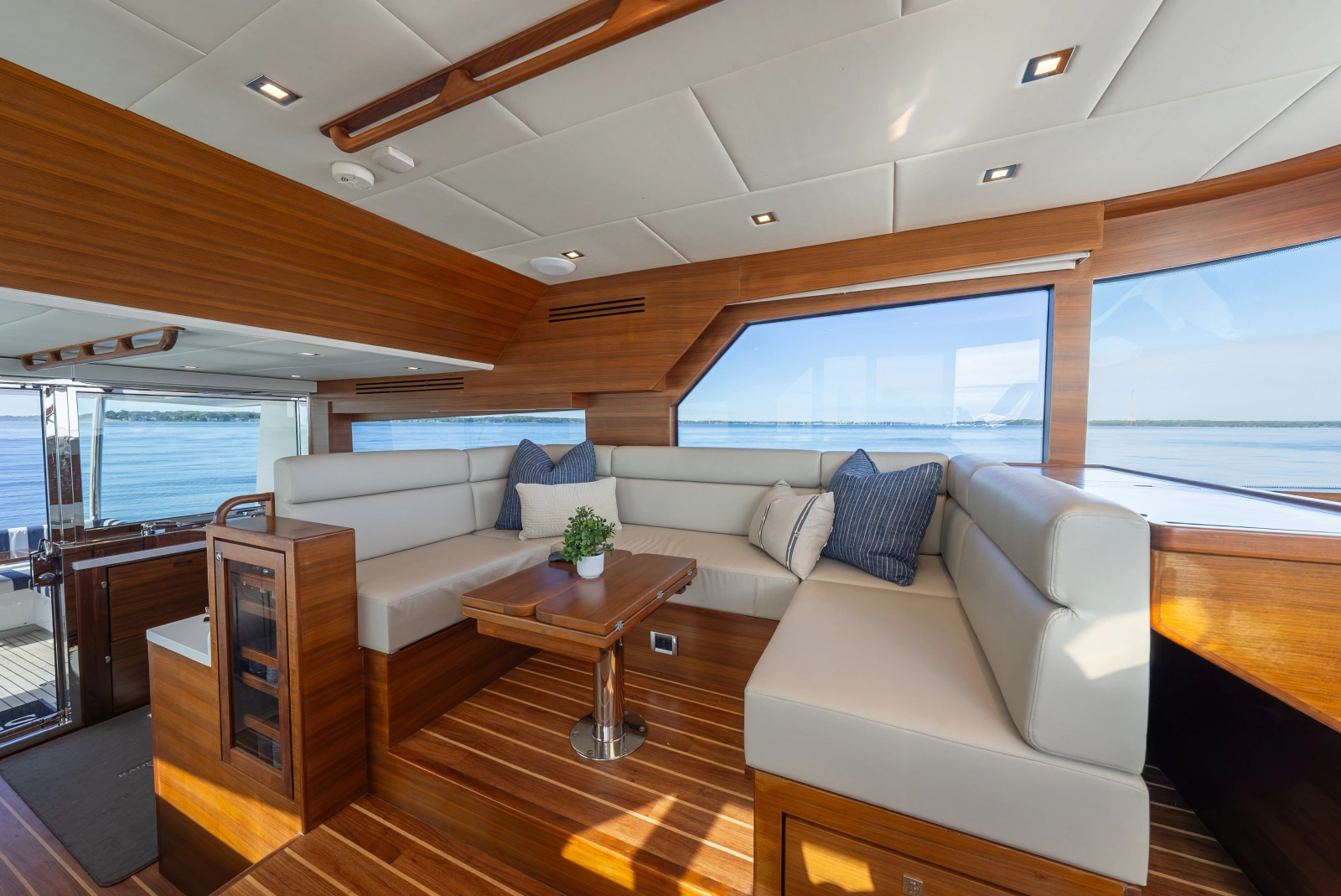 SUMMIT 54 54ft Summit Yacht For Sale