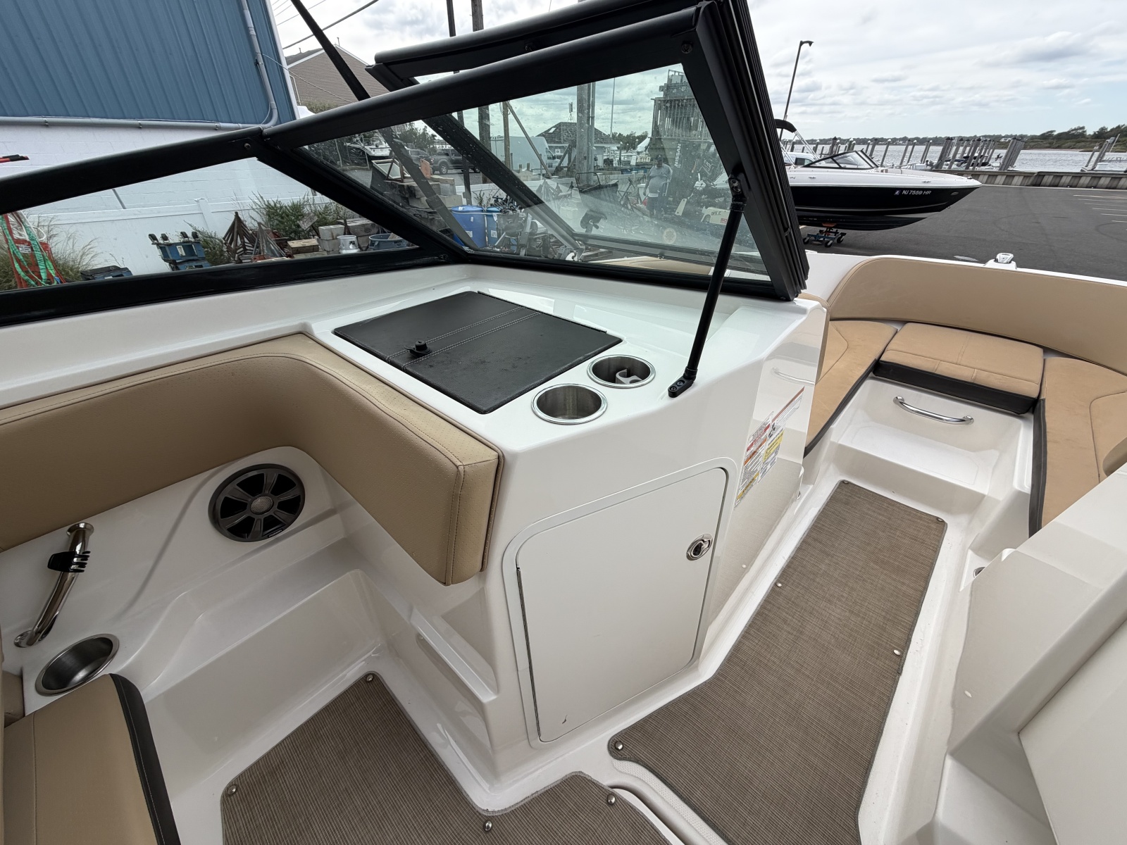2020 Sea Ray SPX 210 Outboard