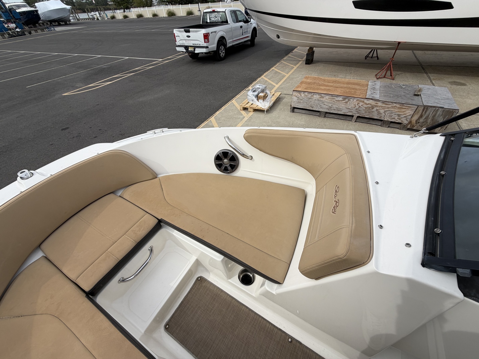 2020 Sea Ray SPX 210 Outboard