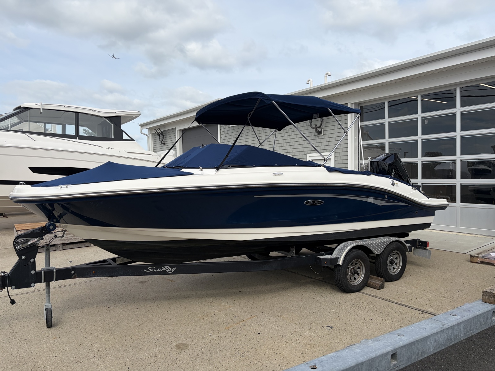 2020 Sea Ray SPX 210 Outboard