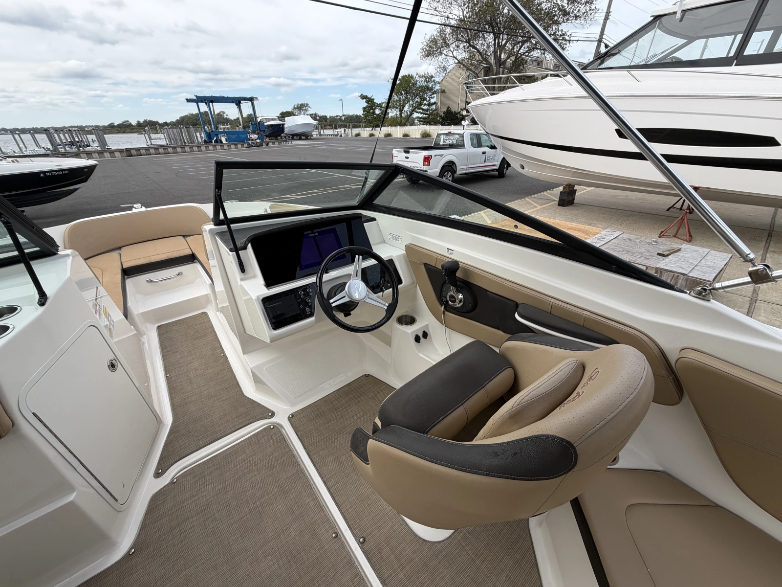 2020 Sea Ray SPX 210 Outboard