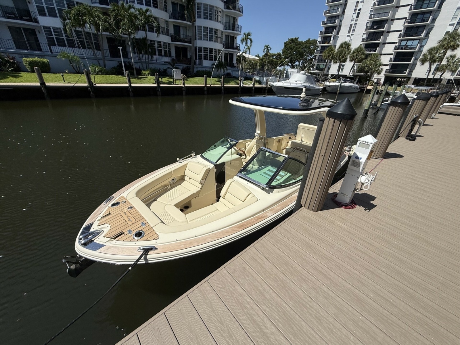 2022 Chris-Craft 