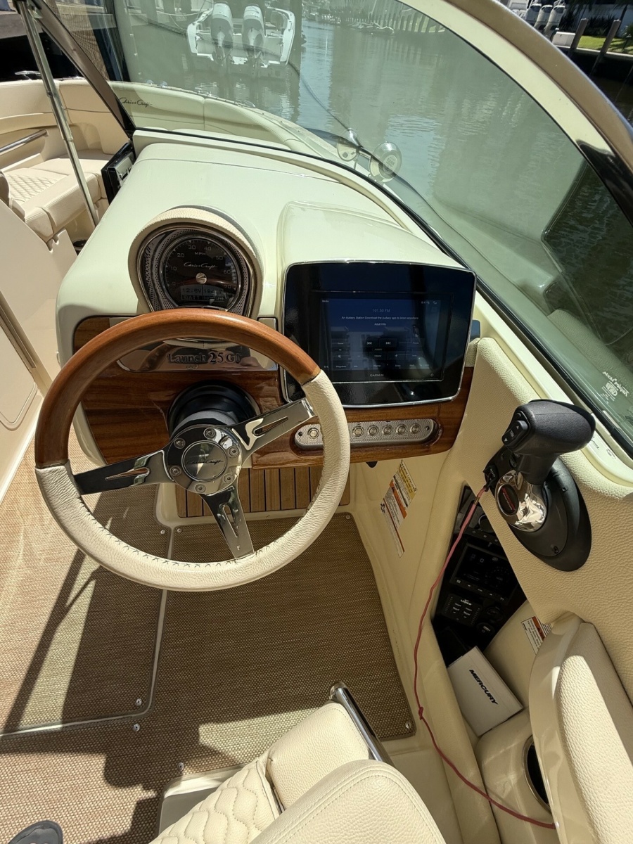 2022 Chris-Craft 