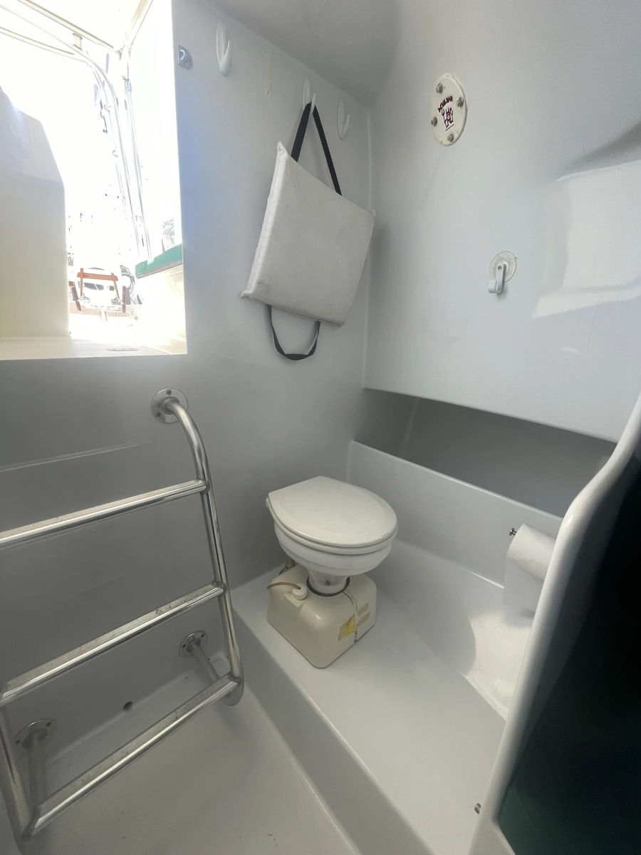 THE OFFICE 33ft L amp H Yacht For Sale