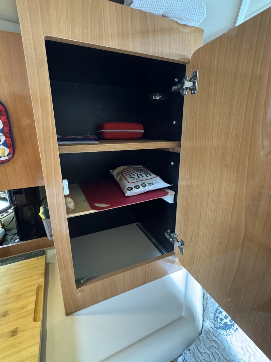 2007 Cruisers Yachts 