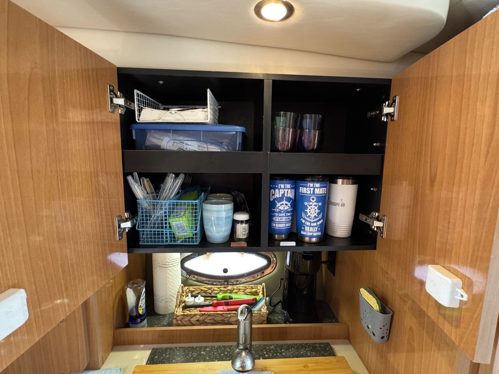 2007 Cruisers Yachts 