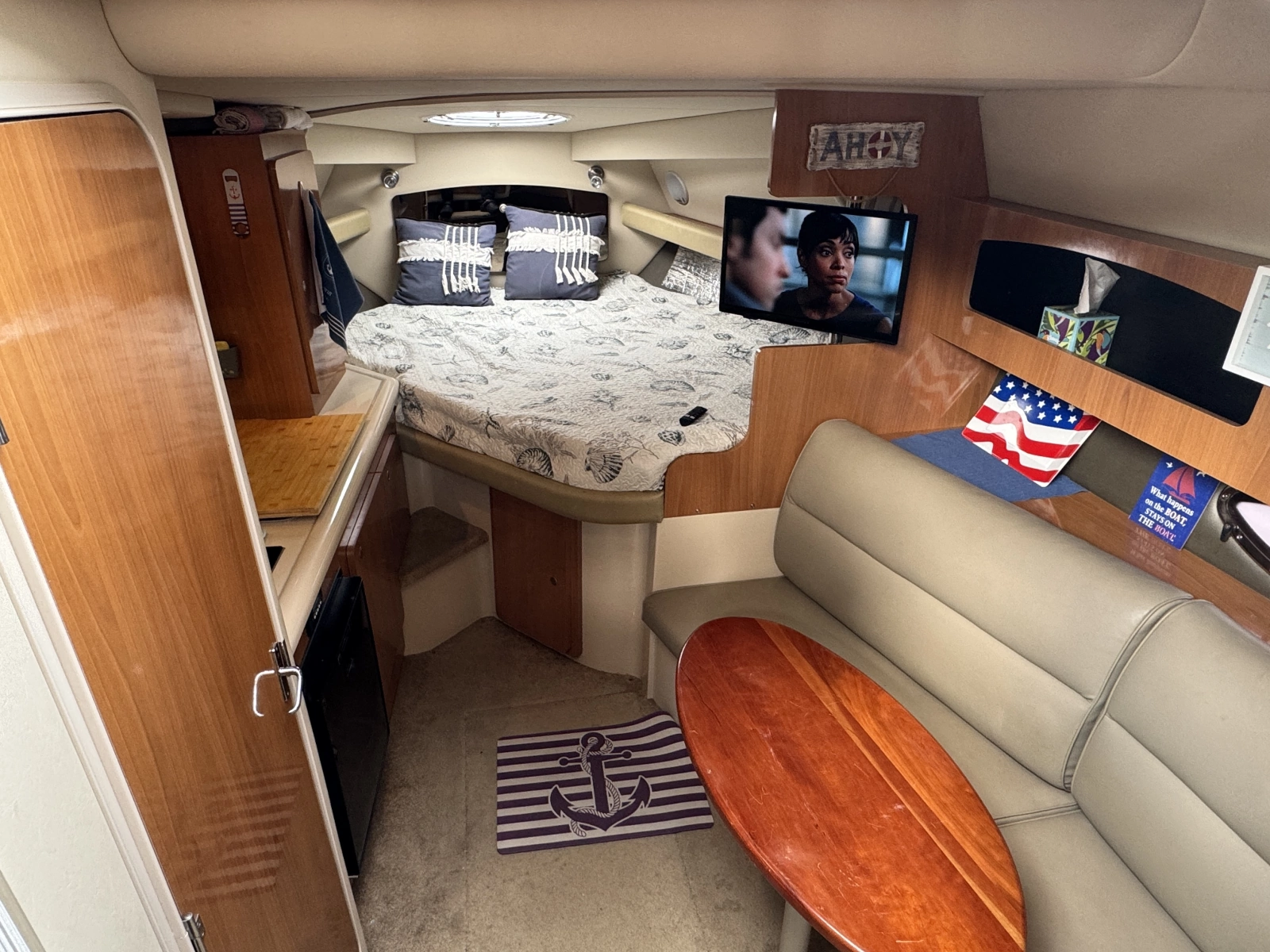 2007 Cruisers Yachts 
