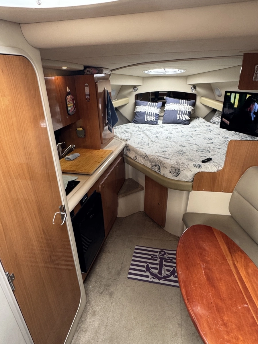 2007 Cruisers Yachts 
