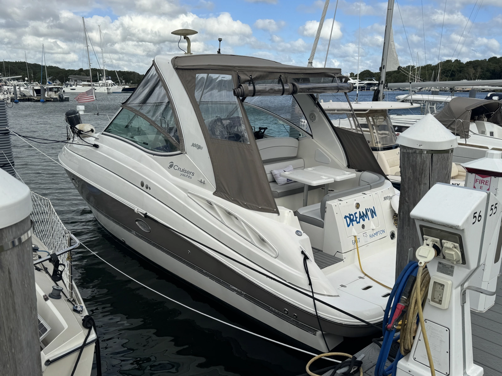 2007 Cruisers Yachts 