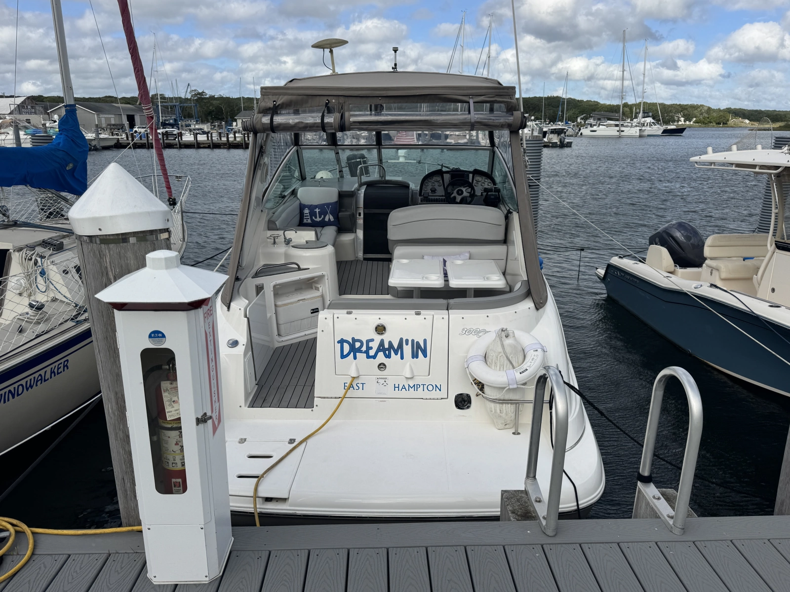 2007 Cruisers Yachts 