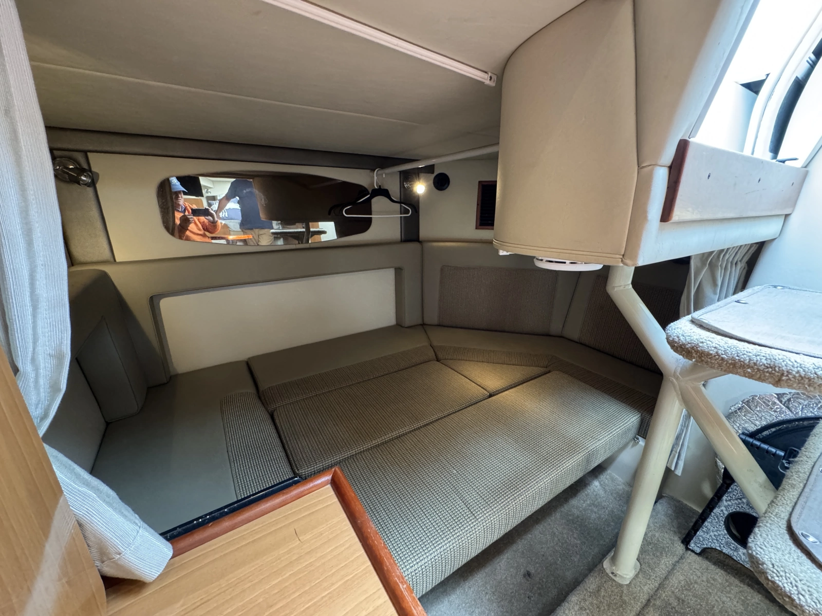 2007 Cruisers Yachts 