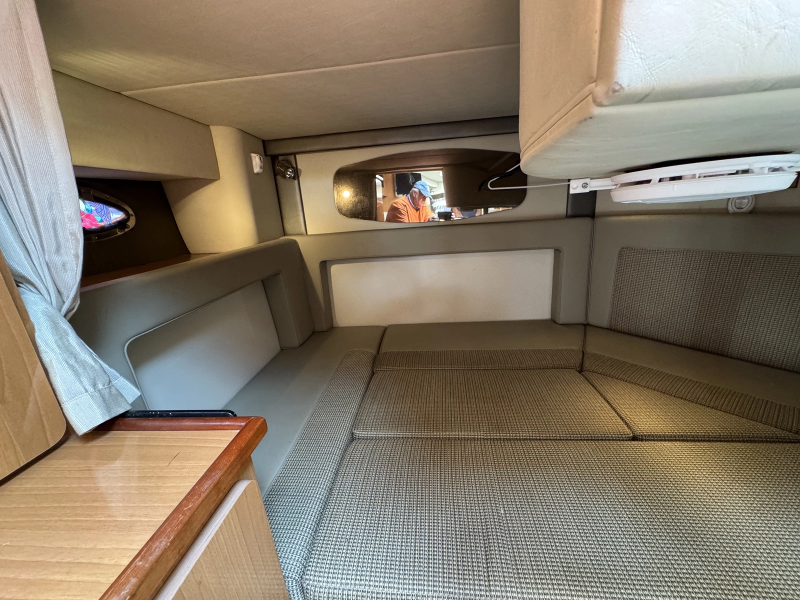 2007 Cruisers Yachts 