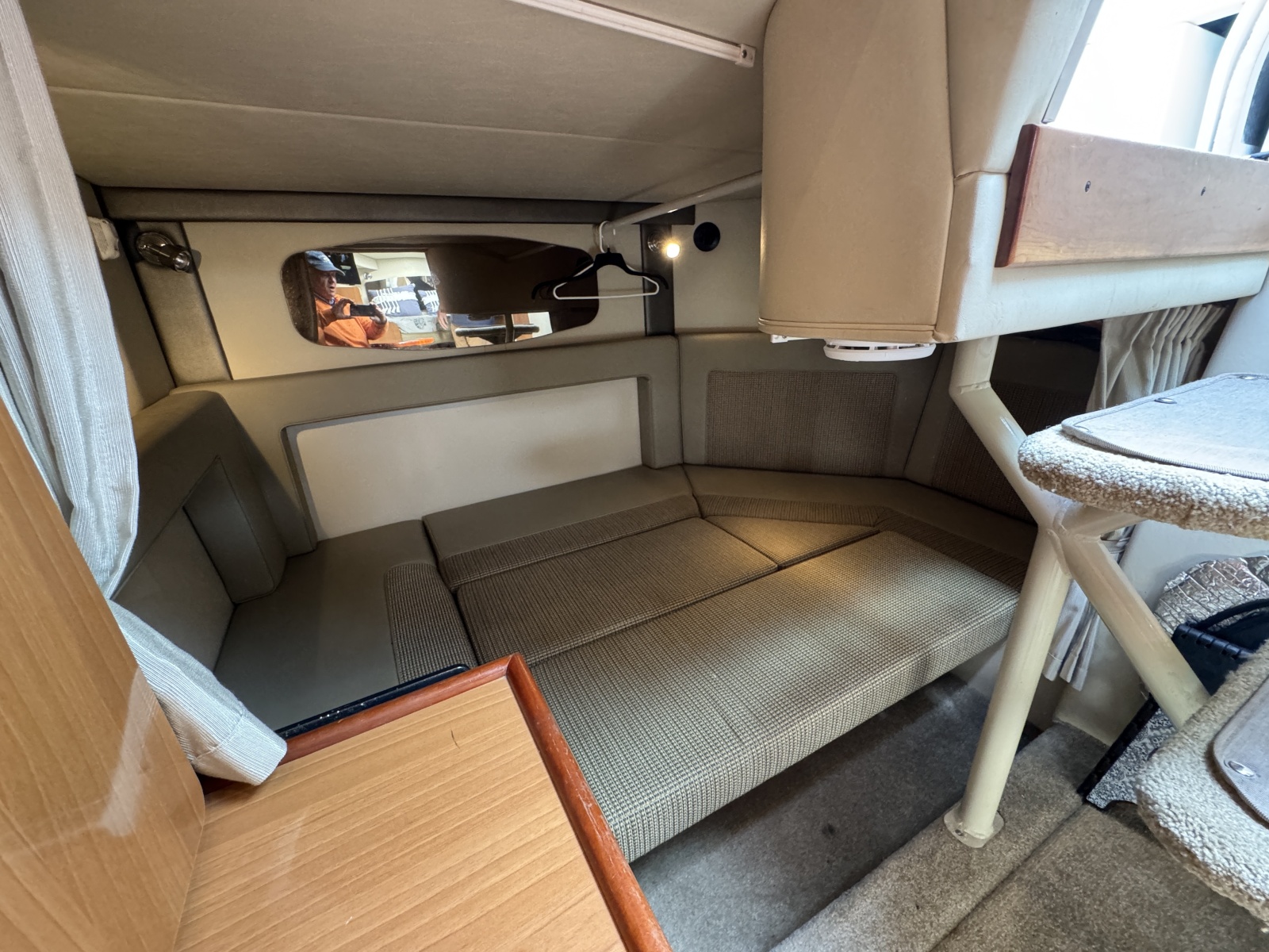 2007 Cruisers Yachts 