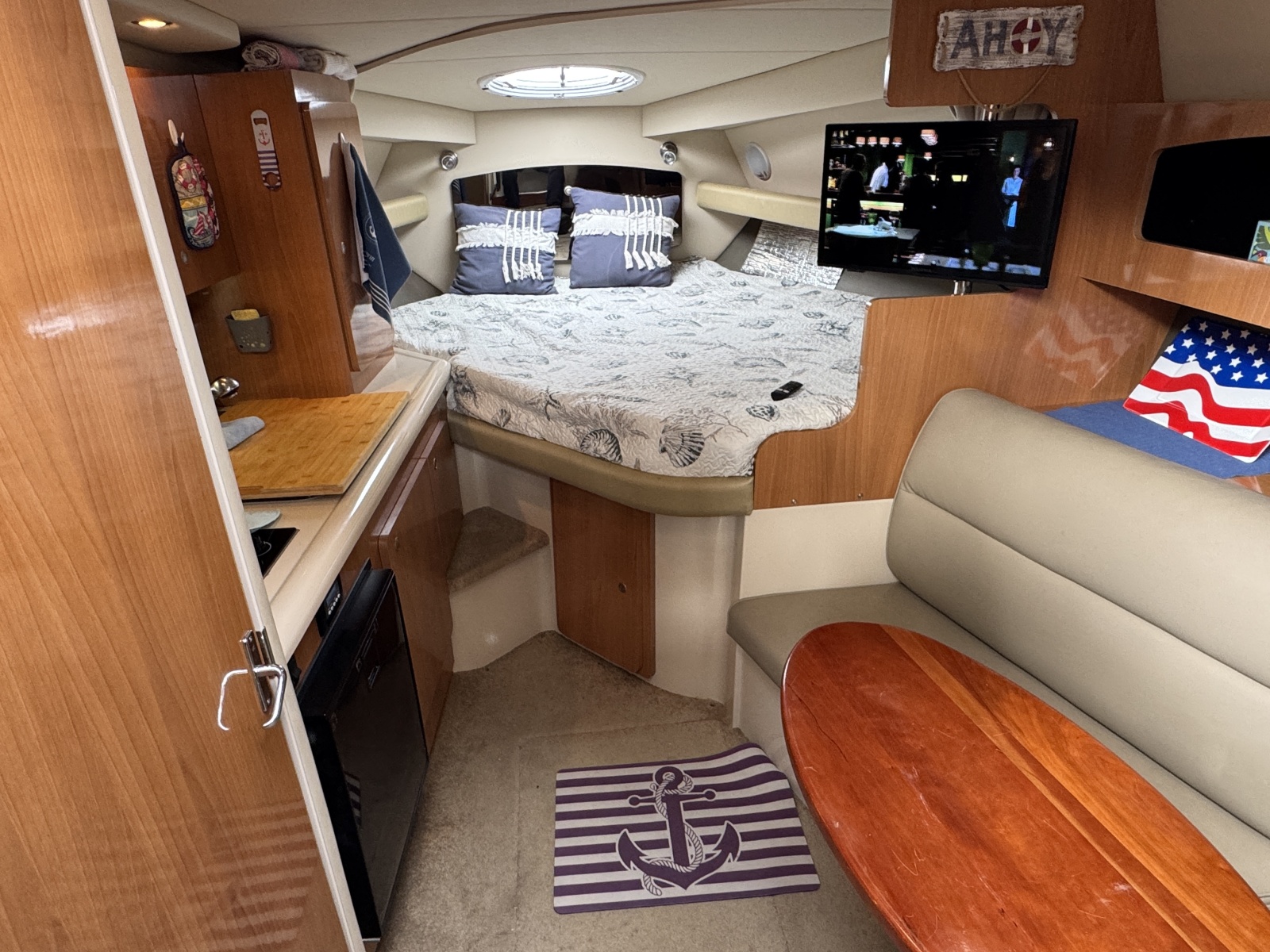2007 Cruisers Yachts 