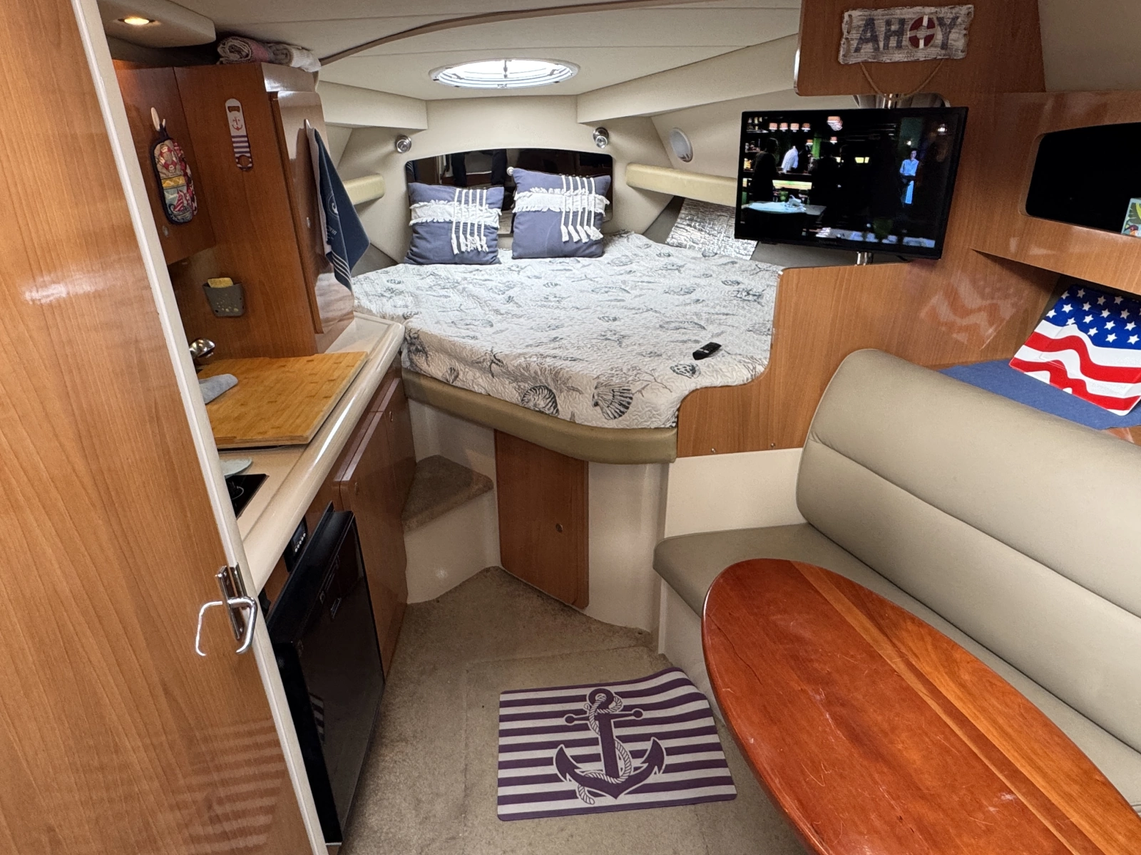 2007 Cruisers Yachts 