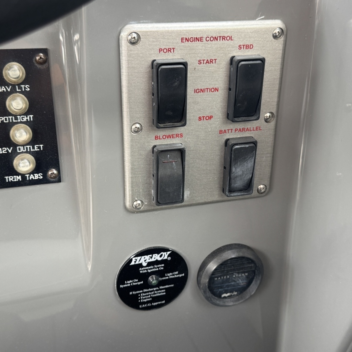 2007 Cruisers Yachts 