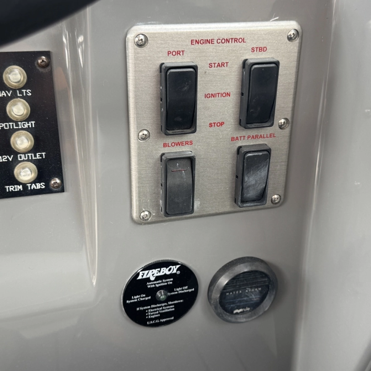 2007 Cruisers Yachts 