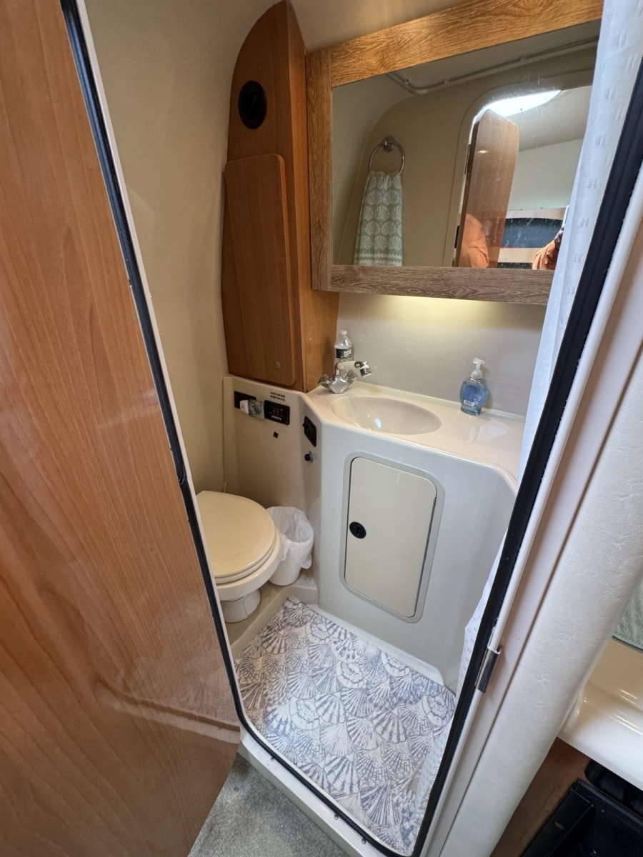 2007 Cruisers Yachts 