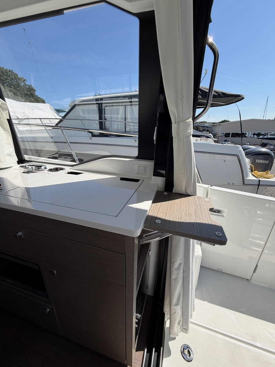 2026 Jeanneau NC 895 Series 2