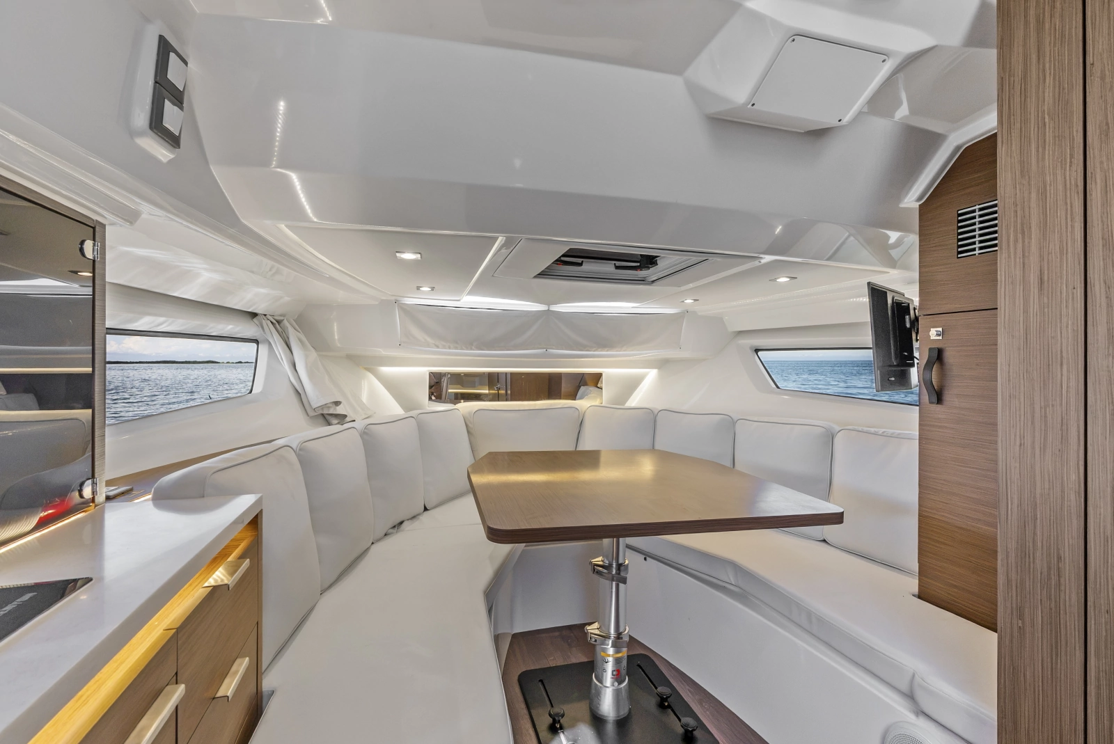 2024 Jeanneau Leader 10.5 WA