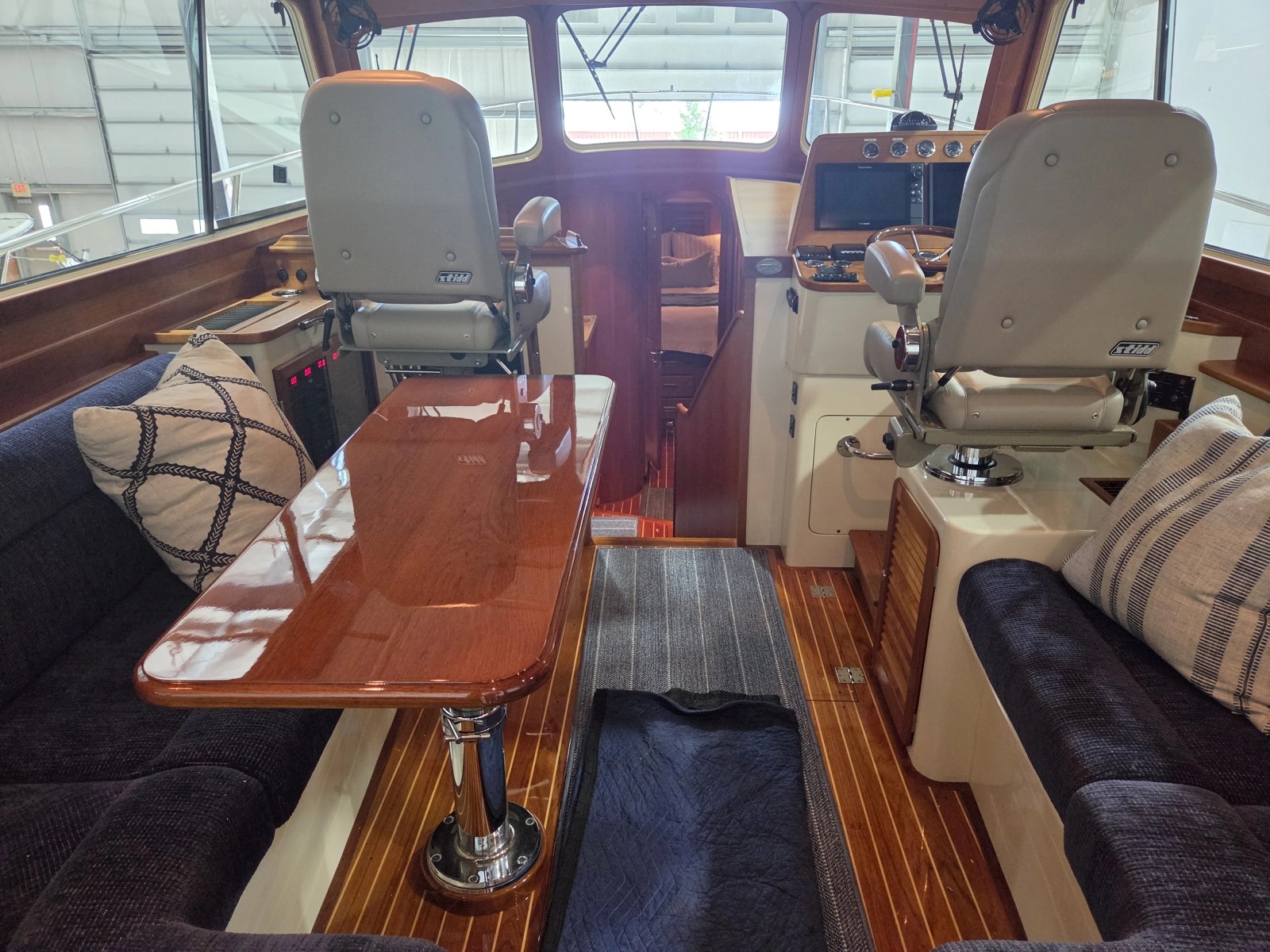 2009 Hinckley Talaria 44